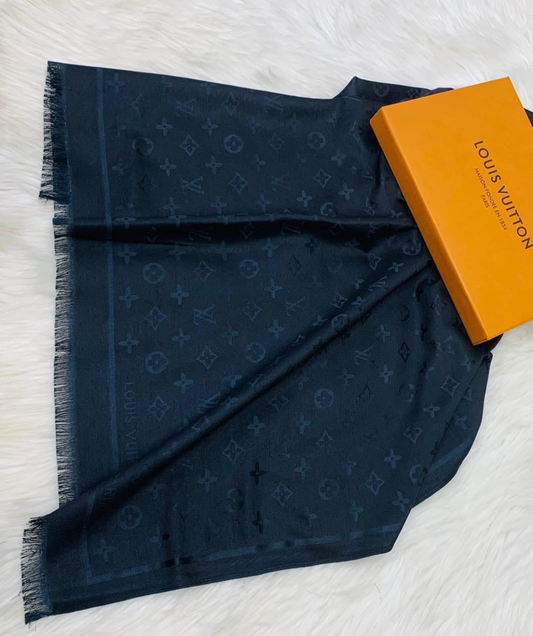 LV Scarf