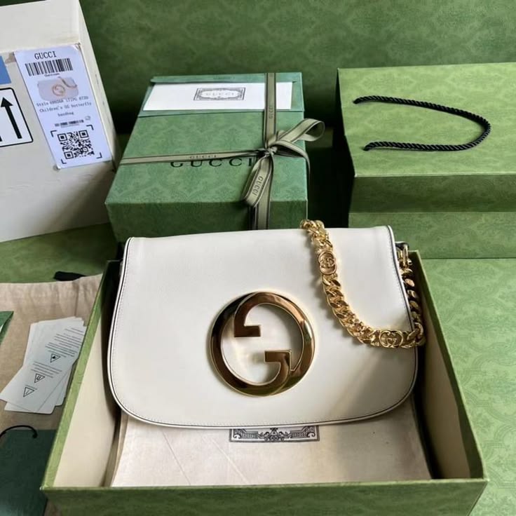 Gucci Blondie Medium Shoulder Bag