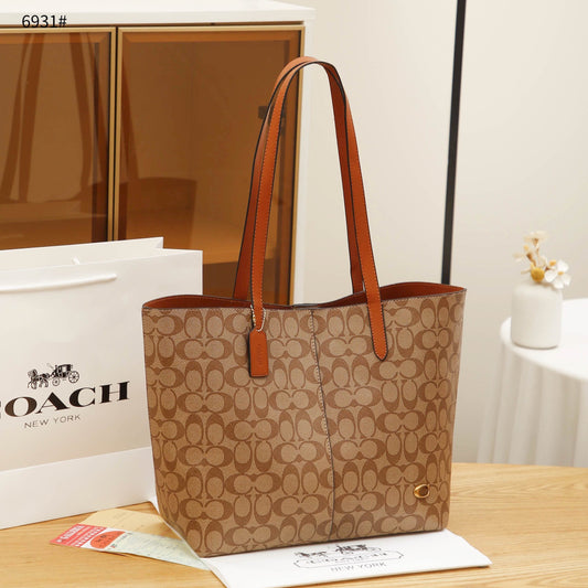 Coach North Tote Bag 32